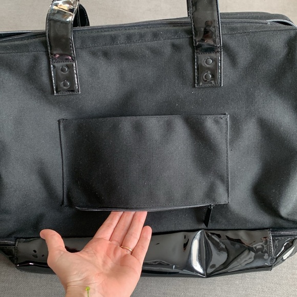 Beis Weekender Bag in Patent Black - Picture 4 of 5